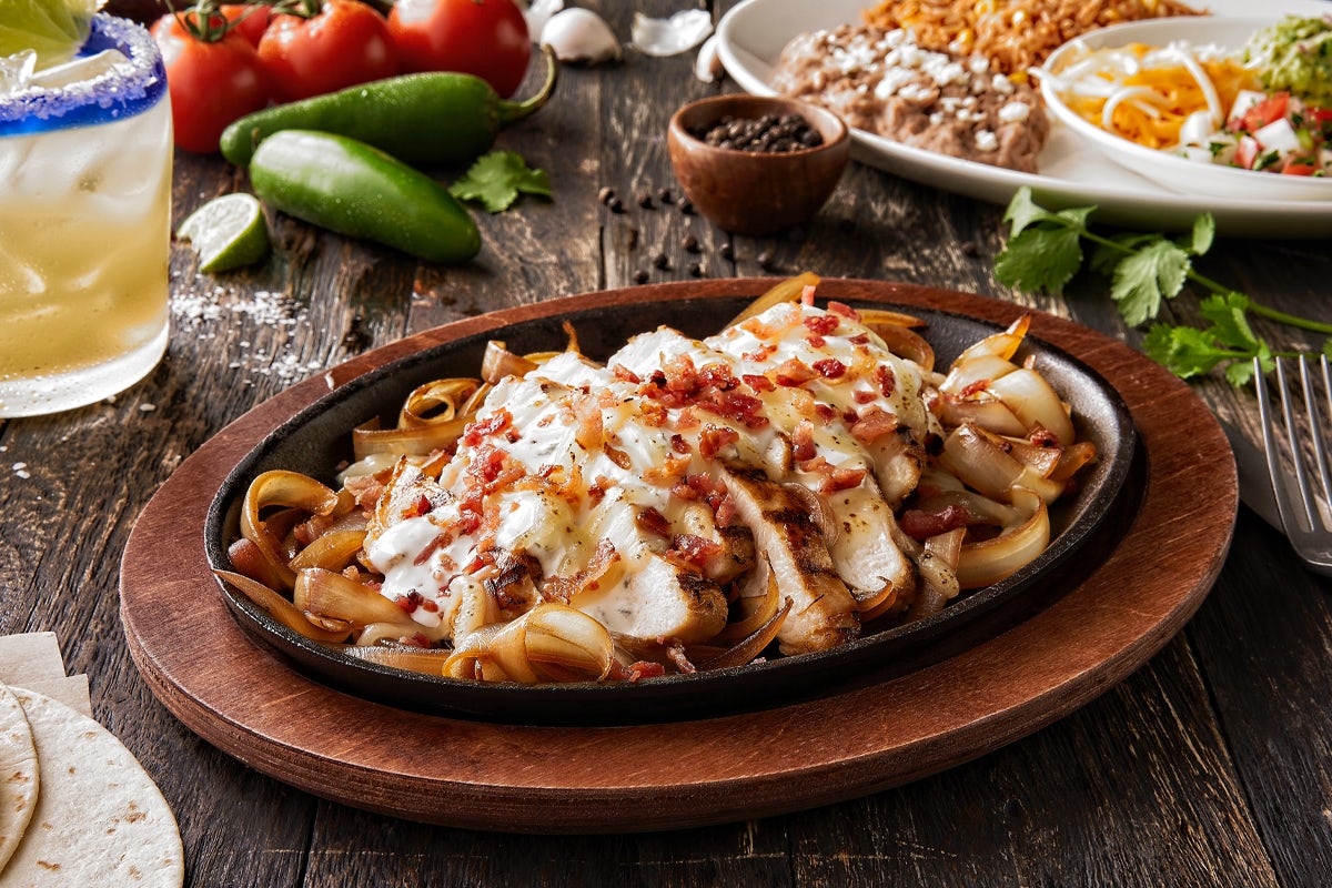 Order Monterey Ranch Chicken Fajitas food online from On The Border store, Holtsville on bringmethat.com