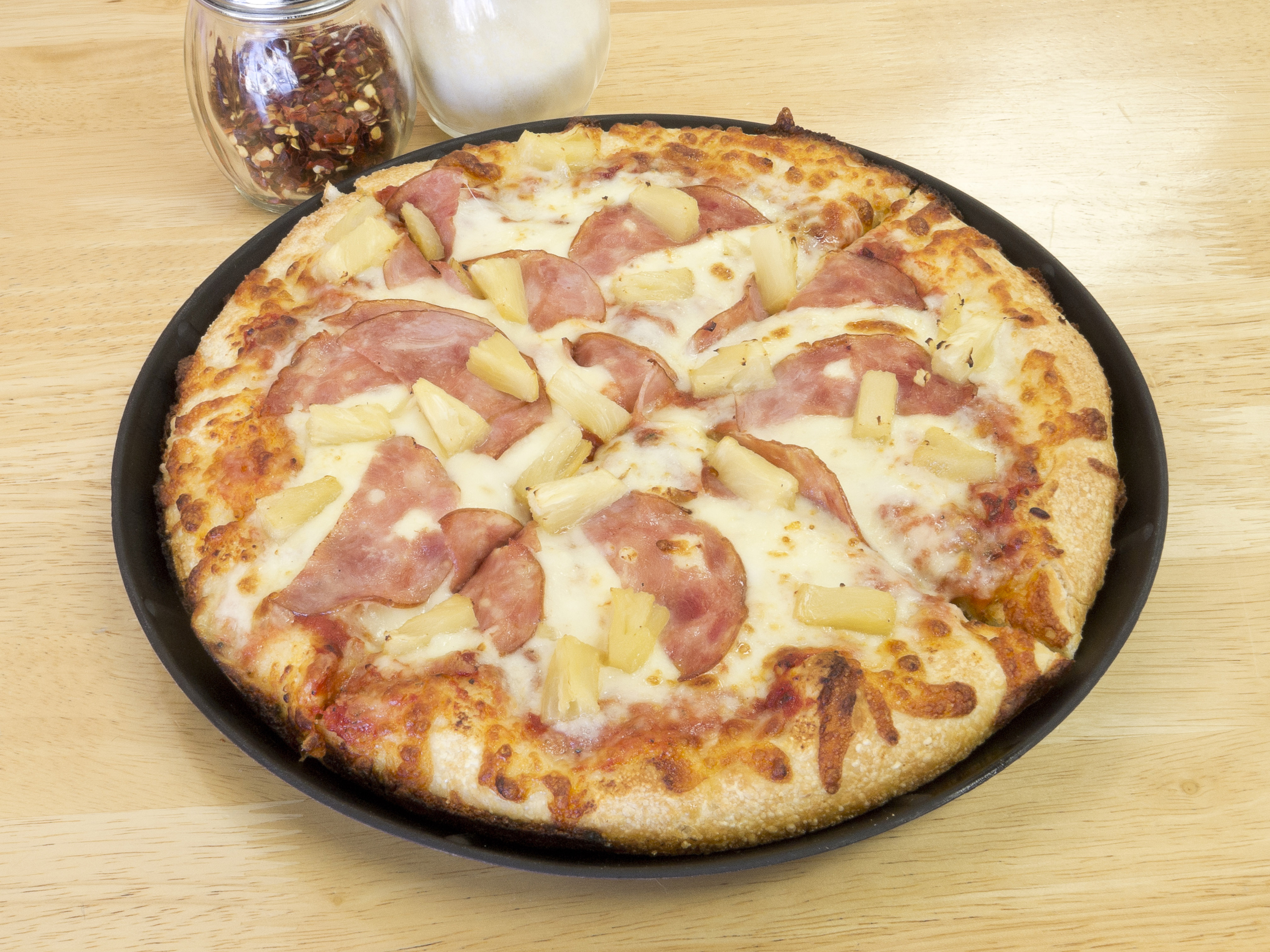 Order Hawaiian Pizza food online from Milano Pizza store, Richardson on bringmethat.com