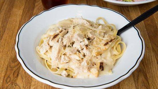 Order Fettuccine Alfredo with Chicken food online from "Perry's Pizza & Italian Restaurant " store, Garden Grove on bringmethat.com