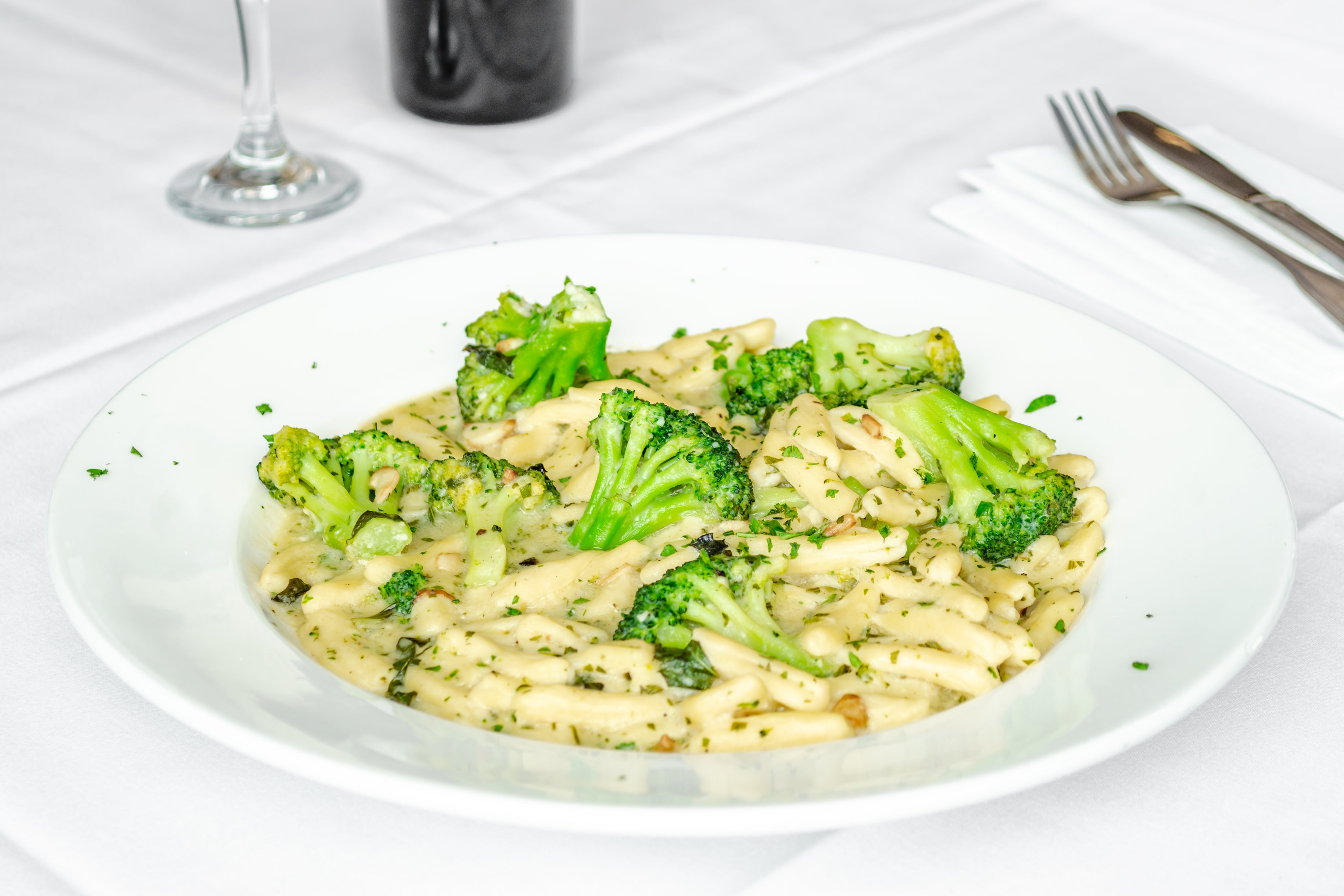 Order Cavatelli with Broccoli Dinner - Pasta food online from Esposito's store, Cedar Grove on bringmethat.com