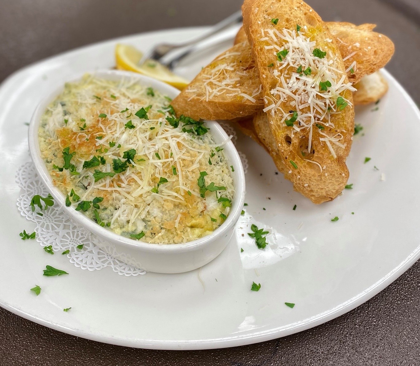 Order Crab and Spinach Dip food online from Pappadeaux Seafood store, Houston on bringmethat.com