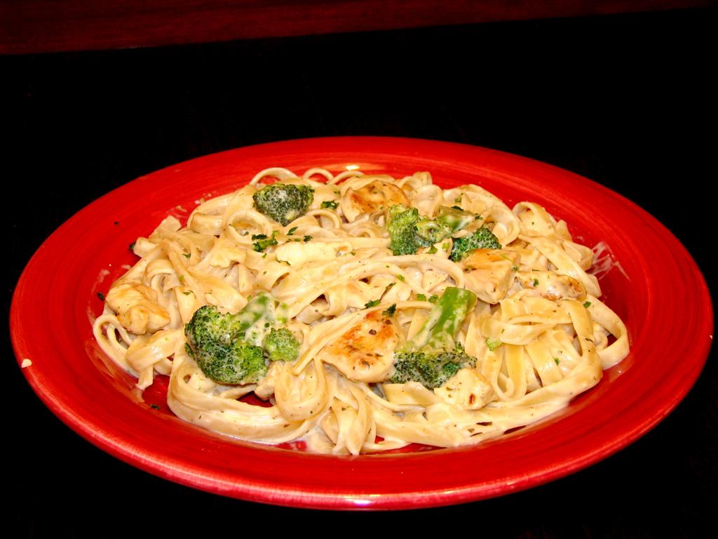 Order Classic Dinner with Alfredo Sauce food online from Roma Pizza store, Bear on bringmethat.com