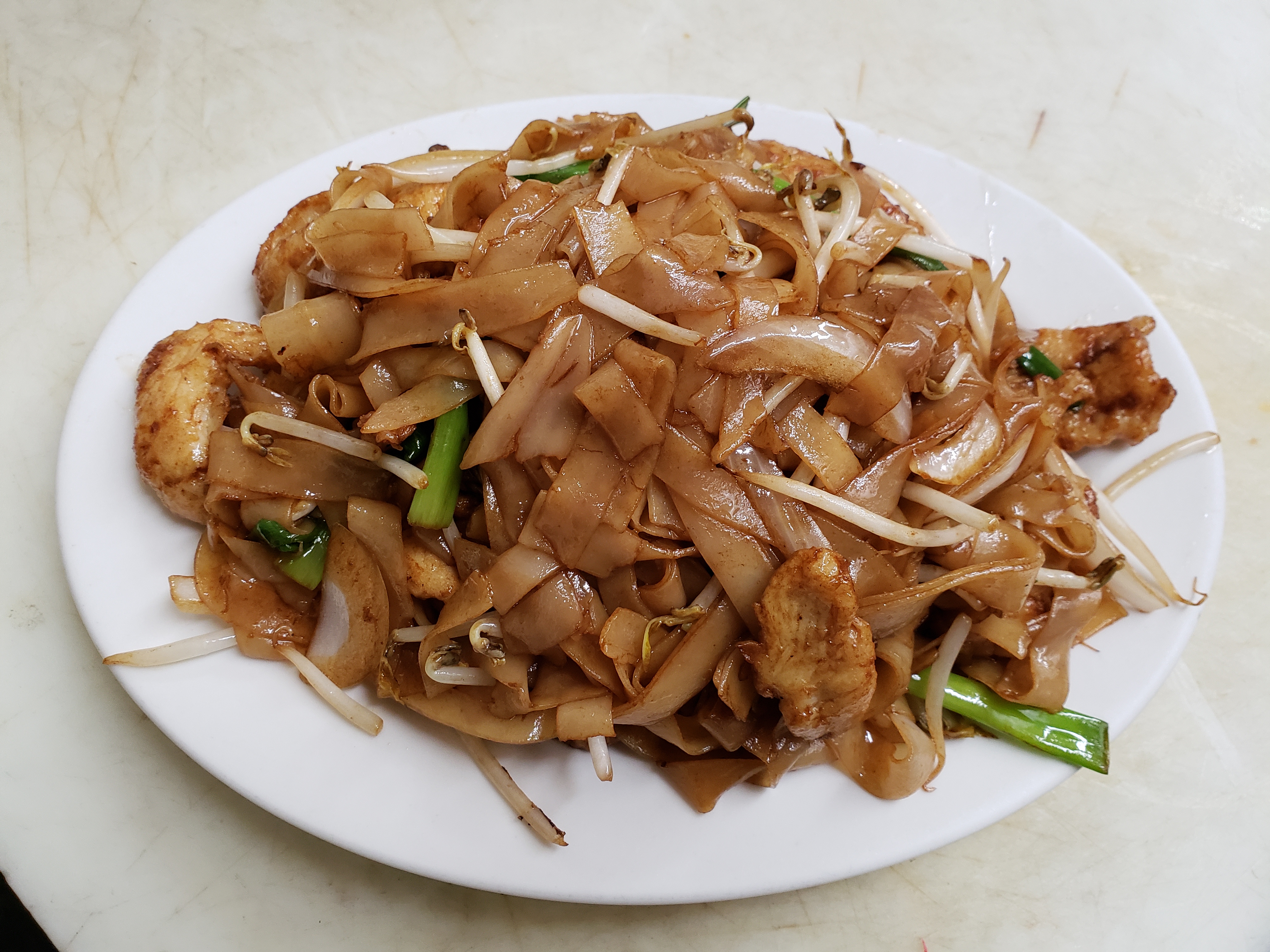 Order 166. Chicken Chow Ho Fun food online from Dragon King Restaurant store, Canoga Park on bringmethat.com