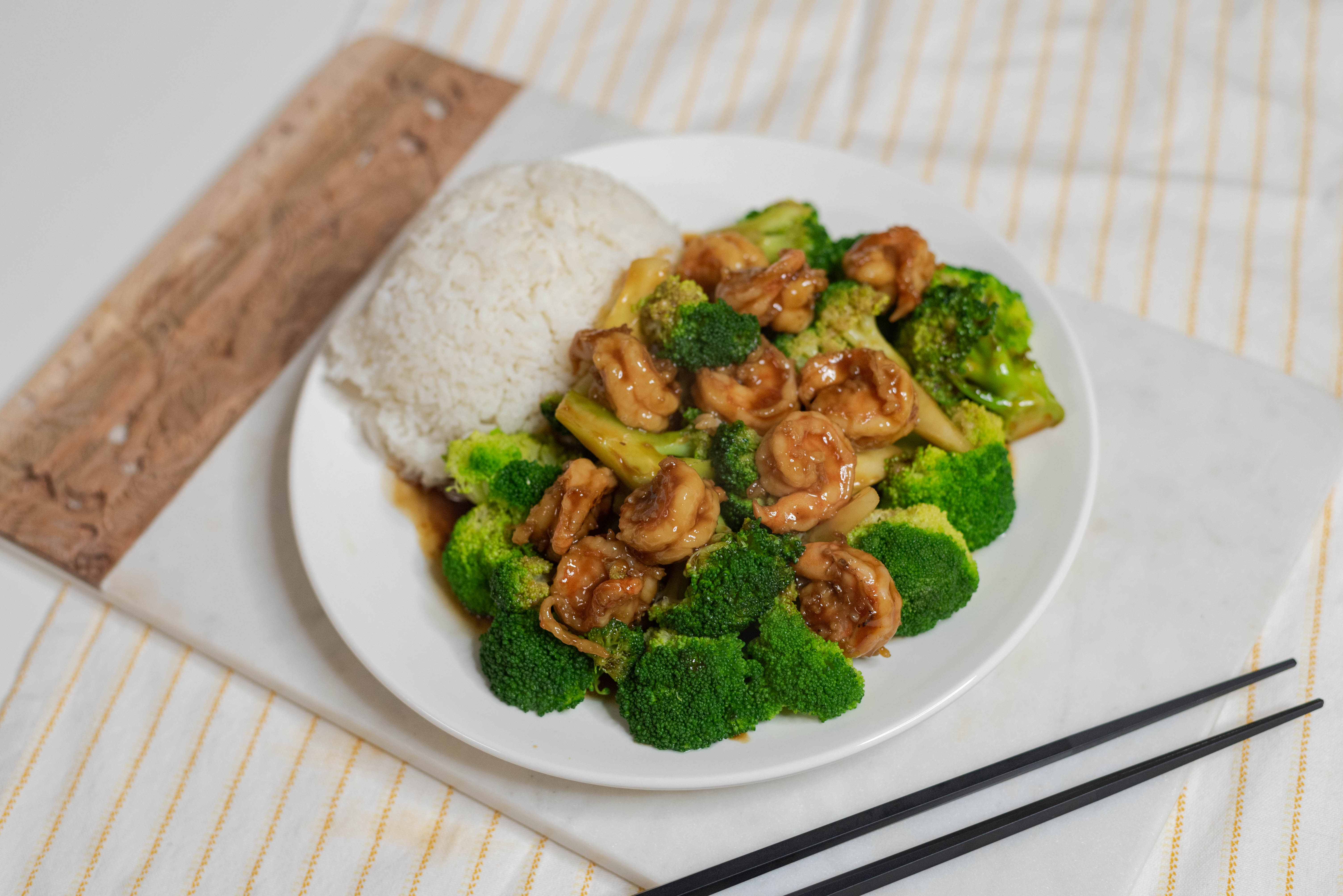 Order Broccoli Shrimp food online from Louie Chinese Cuisine store, Los Angeles on bringmethat.com
