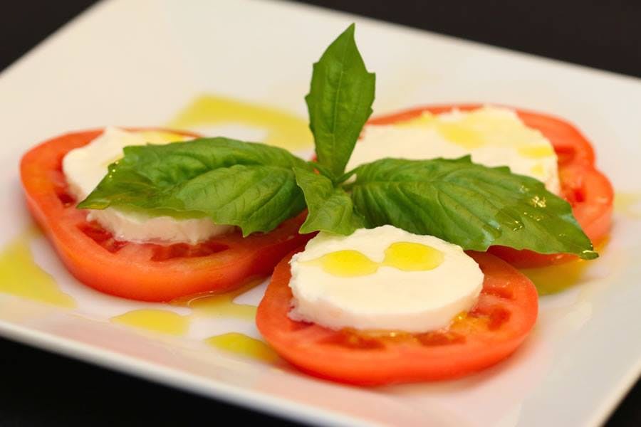Order Caprese Salad - Fresh Salads food online from Cafe Sitaly store, Wilmington on bringmethat.com
