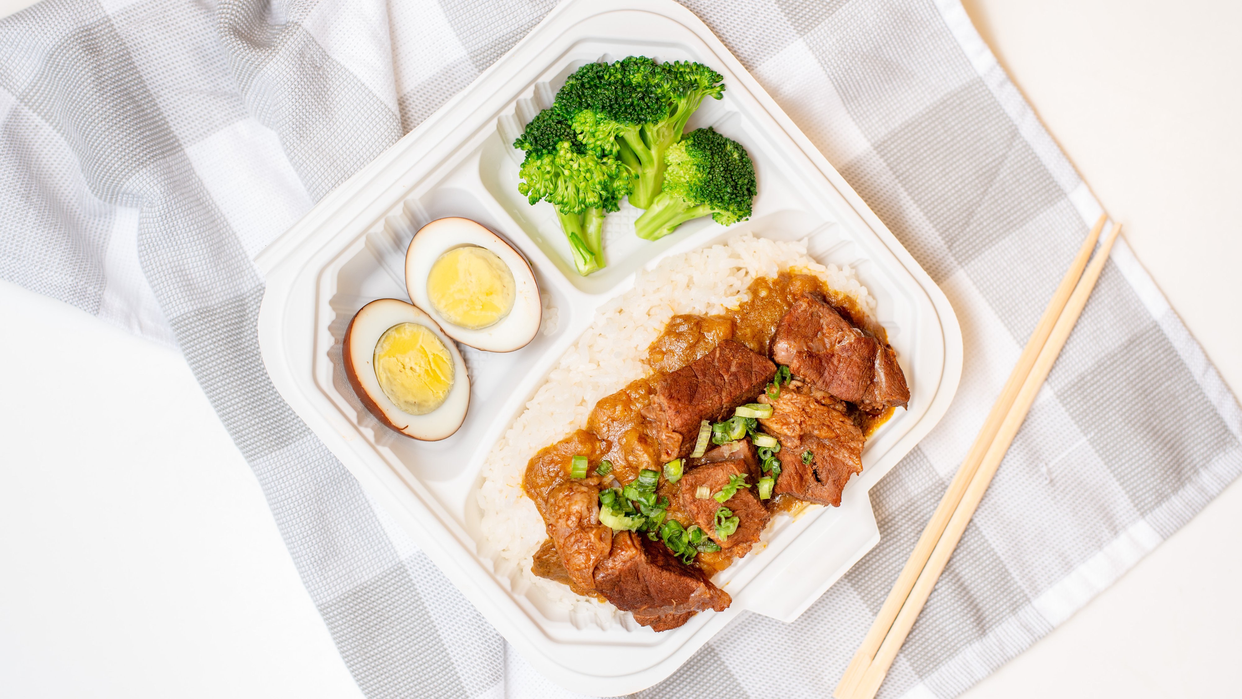 Order Stewed Beef And Tomato Over Rice (蕃茄牛肉饭) food online from Noo Bowl store, San Francisco on bringmethat.com