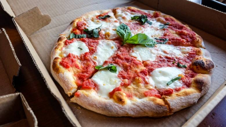 Order Pizza Margherita food online from Lucia Ristorante store, Winchester on bringmethat.com