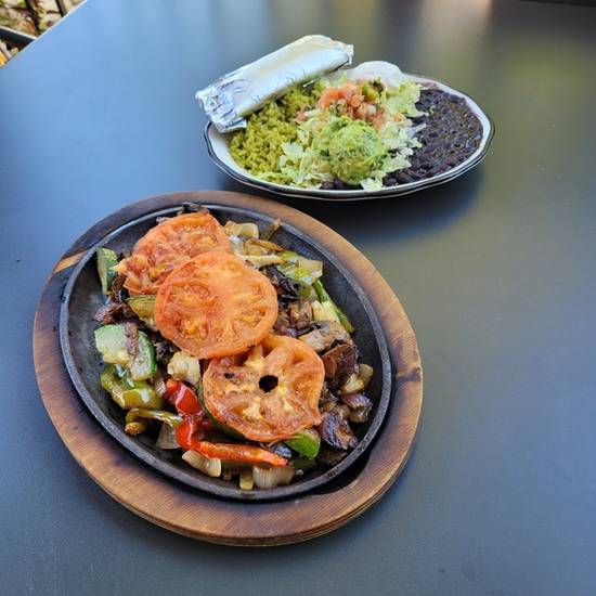 Order Veggie Fajita food online from Tacos & Tequilas Mexican Grill store, Atlanta on bringmethat.com