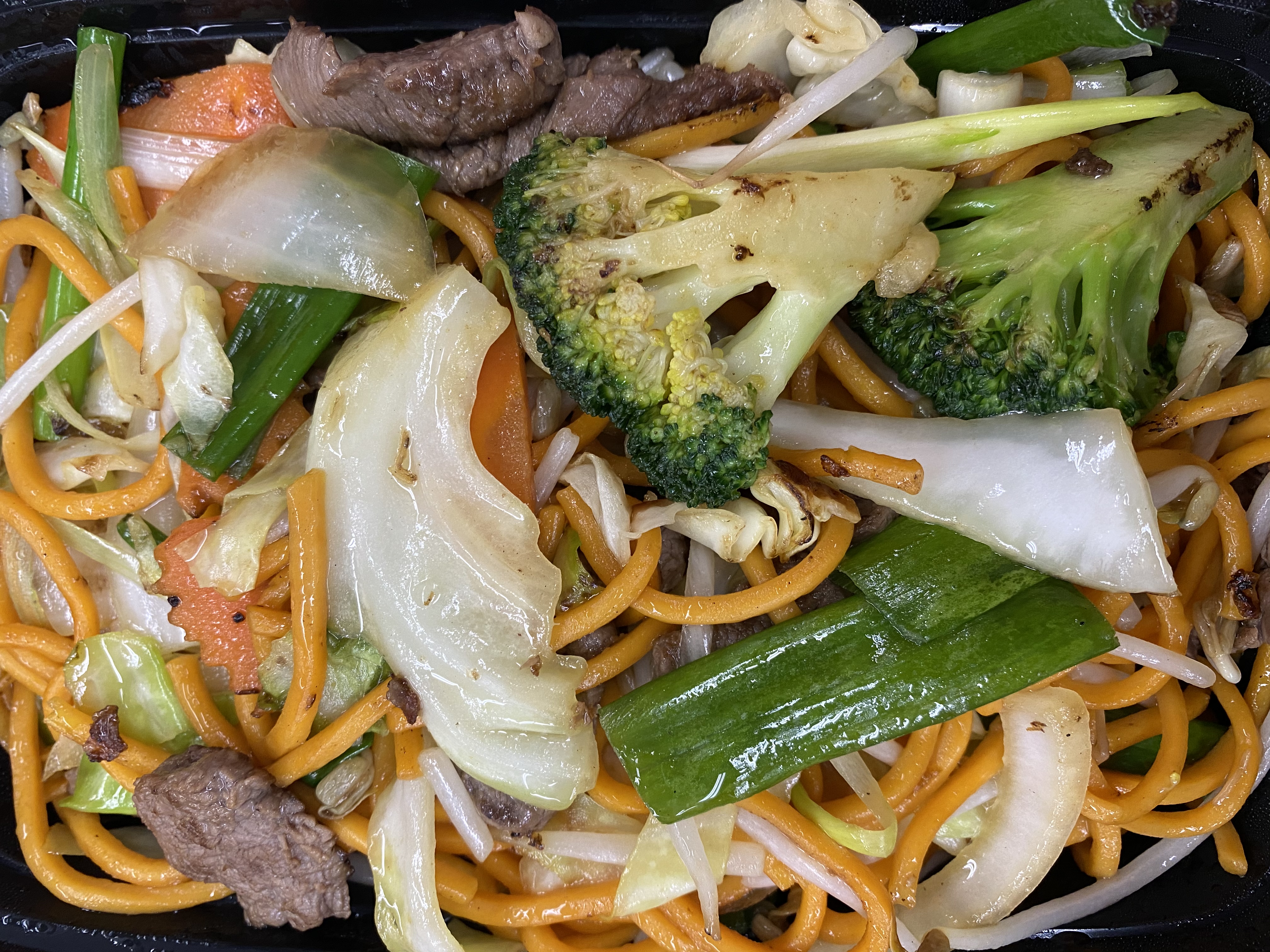 Order Beef Chow Mein food online from Lucky Deli store, Los Angeles on bringmethat.com