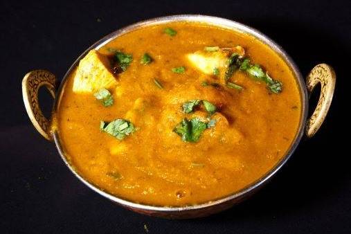 Order Bombay Chicken Curry food online from Bombay Bistro store, Austin on bringmethat.com