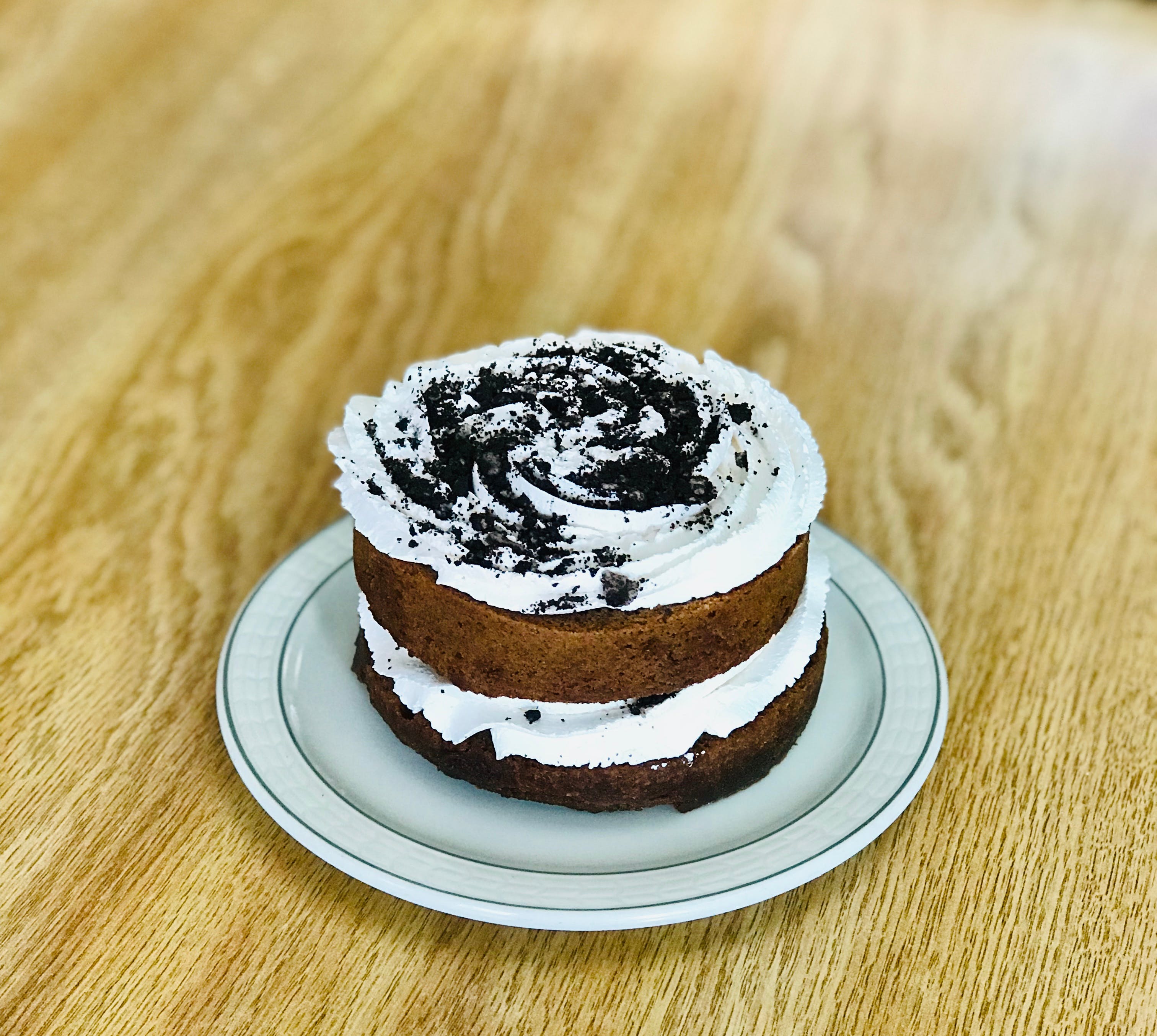 Order Oreo Cake - Dessert food online from Nonna Rosa Pizzeria store, Bridgeport on bringmethat.com