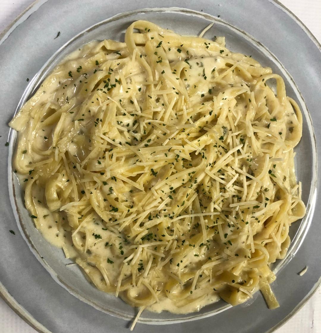 Order Fettuccine Alfredo Combo food online from Guido's Pizza and Pasta store, Northridge on bringmethat.com