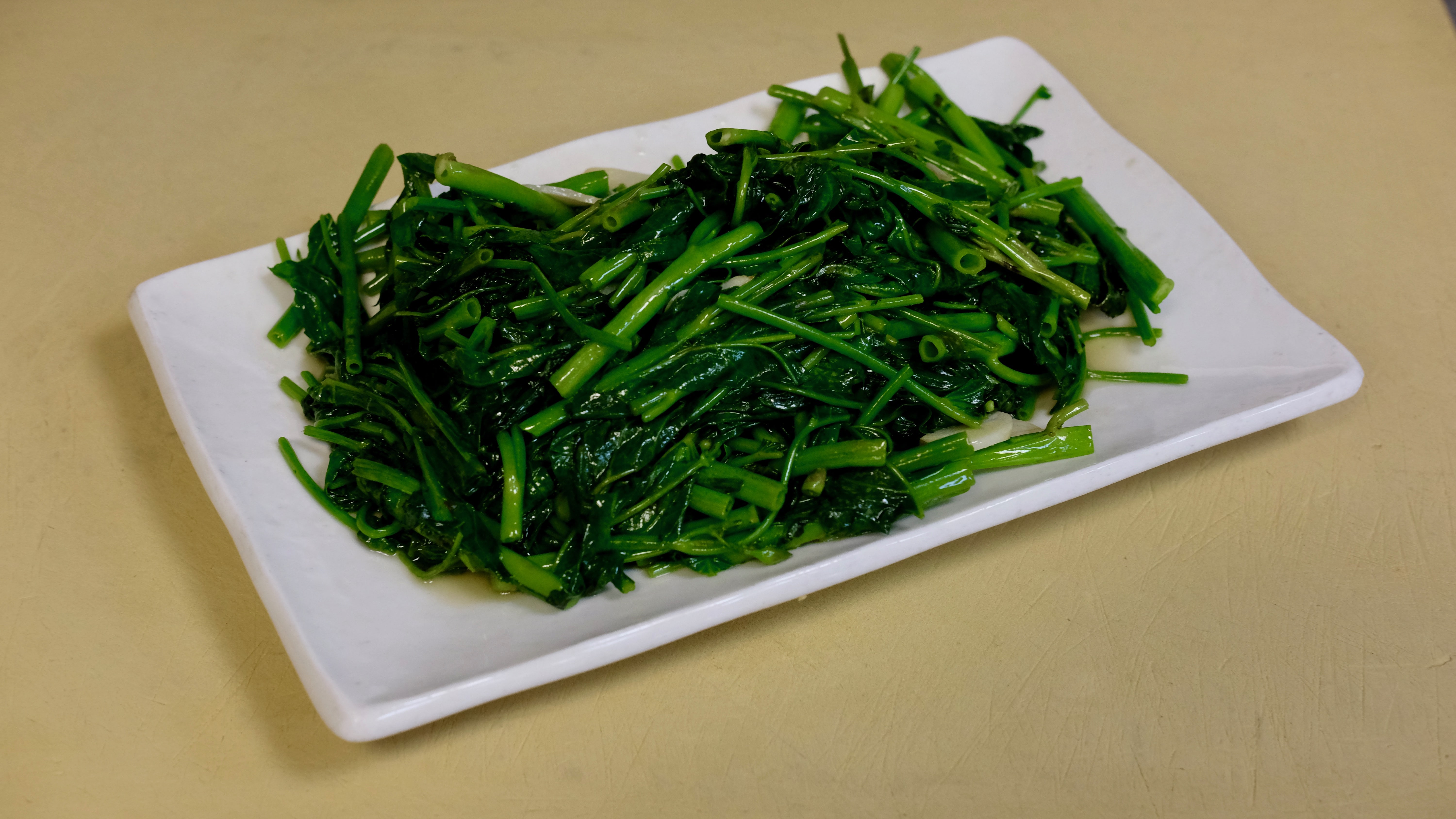 Order V10. Dinner Sauteed Fresh Water Spinach w. Fresh Garlic food online from Ollie's Noodle Shop & Grille store, New York on bringmethat.com