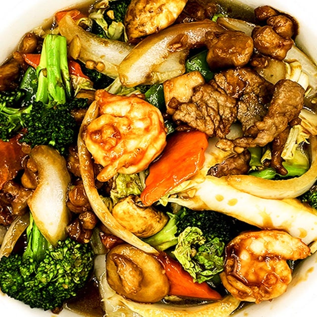 Order House Noodle Soup food online from New Shanghai Restaurant store, Lake Forest on bringmethat.com