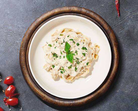 Order Alfredo In White Pasta (Fettuccine) food online from Spaghetti or Not store, Boerne on bringmethat.com