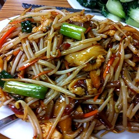 Order Pork Chow Mein food online from Dragon Phoenix Chinese Restaurant store, Meriden on bringmethat.com