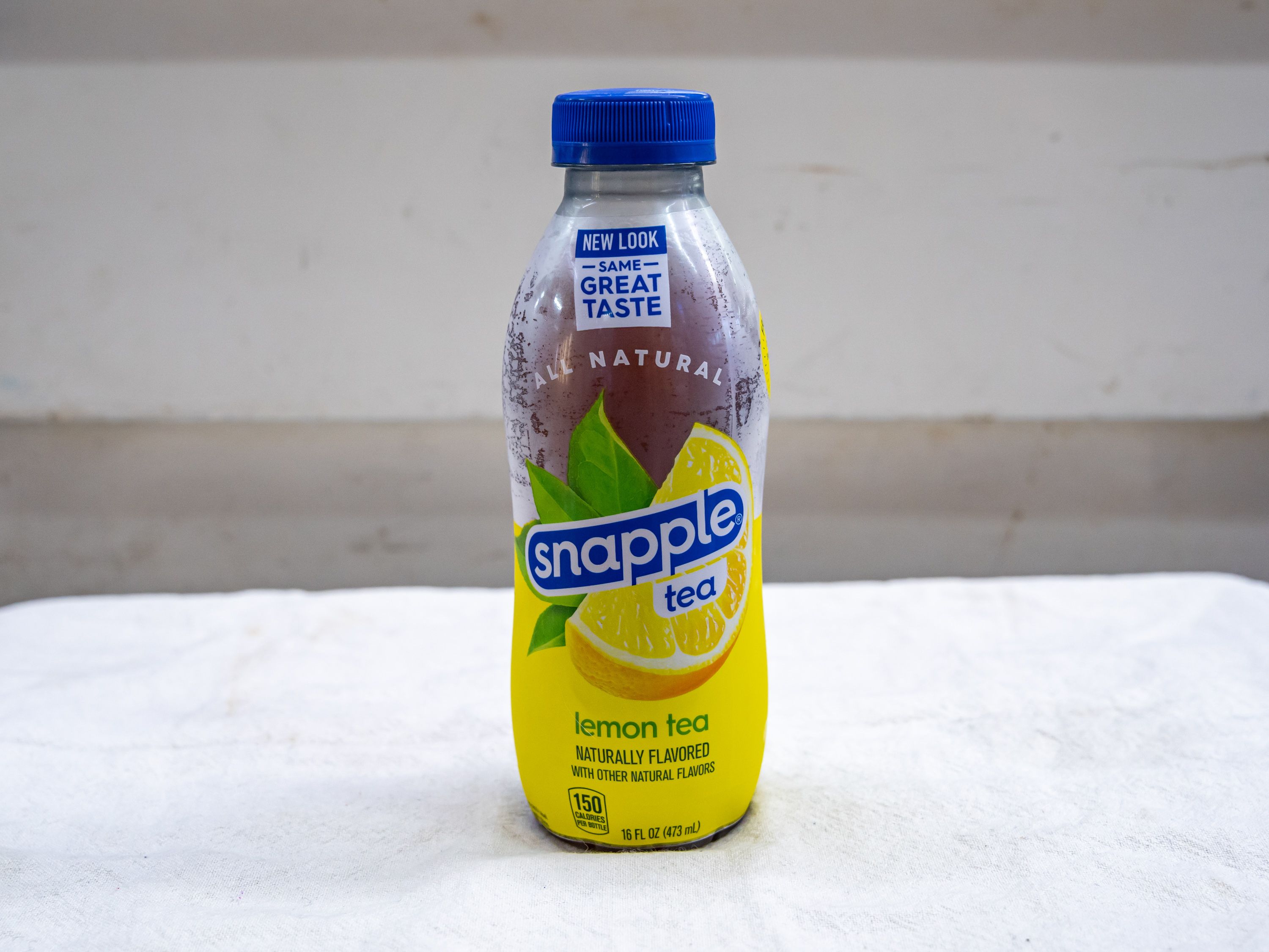 Order Snapple  - lemon Tea-16oz food online from Quentin Deli and Grocery store, Brooklyn on bringmethat.com