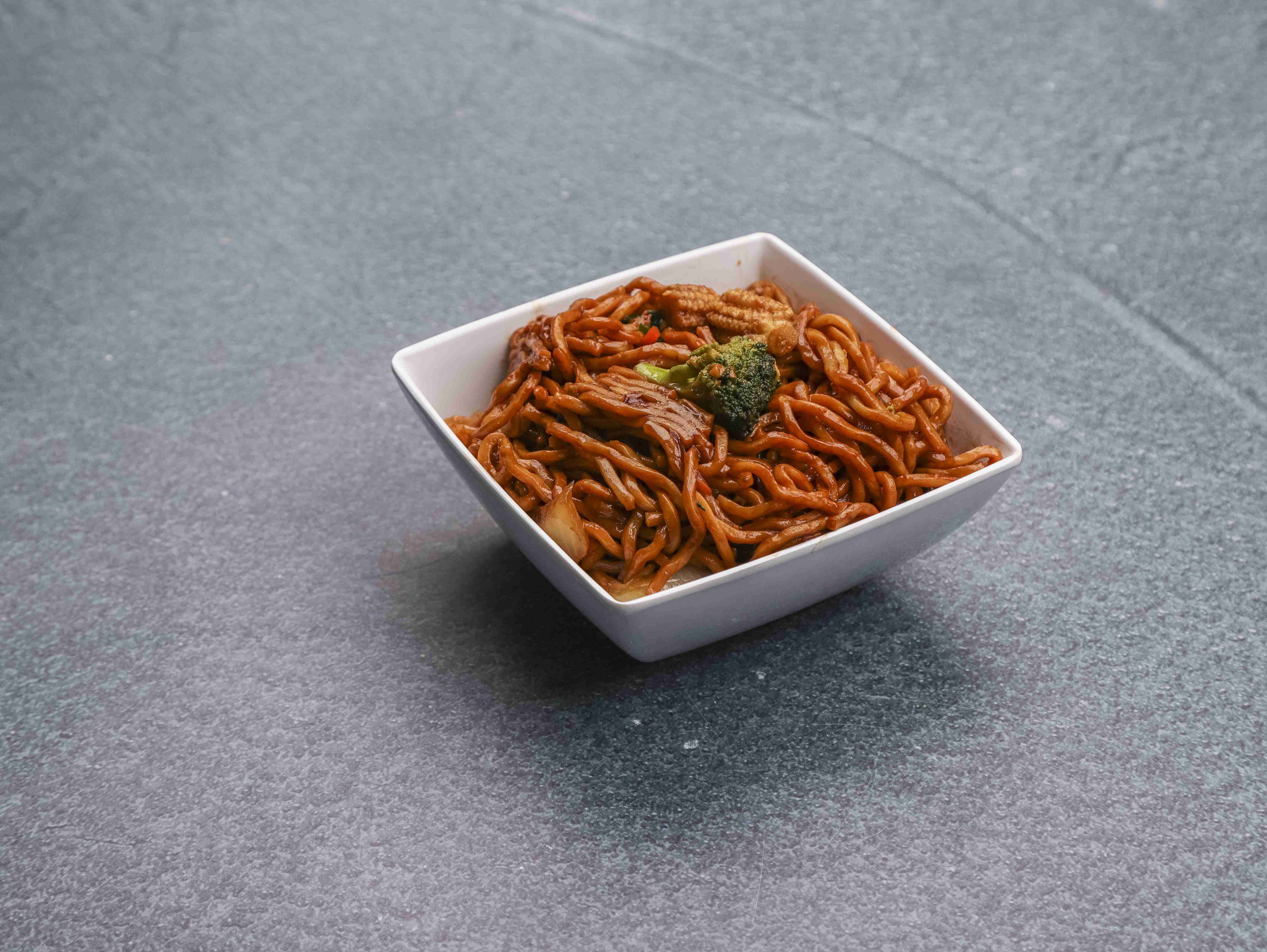 Order 32. Vegetable Lo Mein food online from Beijing Cafe store, Miami Beach on bringmethat.com