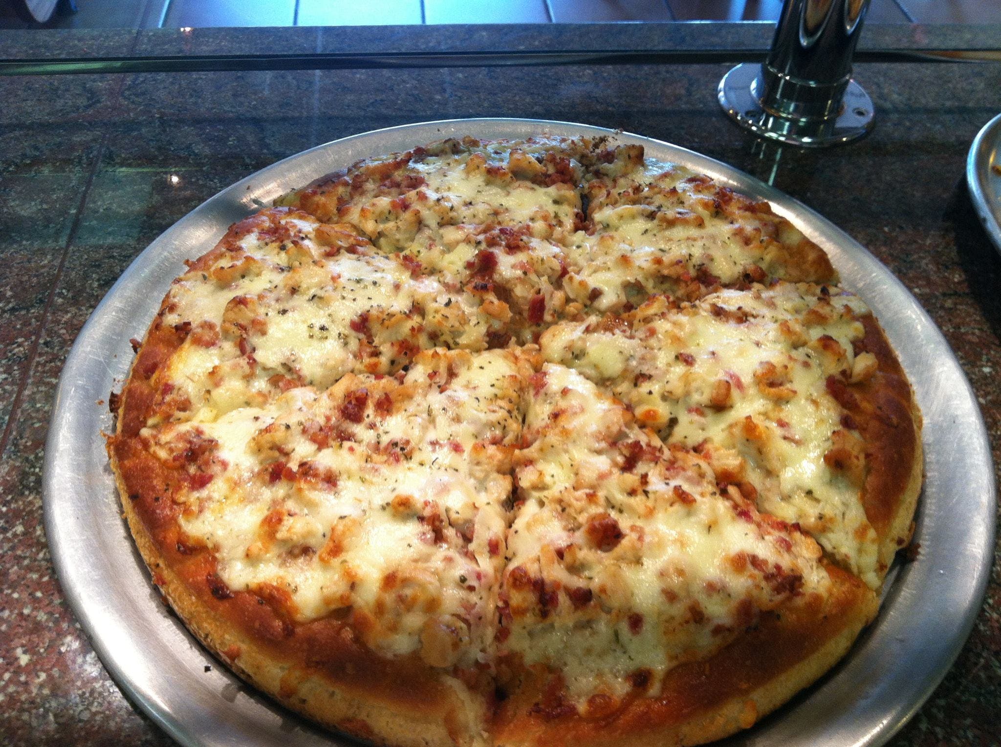 Order Chicken Ranch Pizza - Medium 14'' food online from Padrino's Pizza & Family store, Eagleville on bringmethat.com