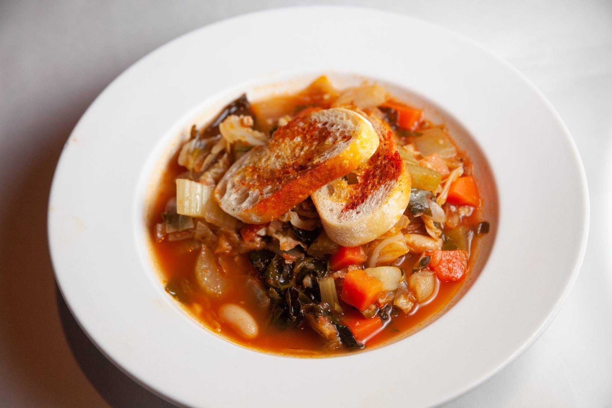 Order Minestrone Soup food online from Nonna Silvias Pizzeria store, Park Ridge on bringmethat.com