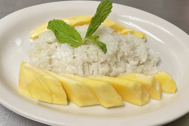 Order Sweet Sticky Rice with Mango food online from Thong's Authentic Thai Restaurant store, Green Bay on bringmethat.com