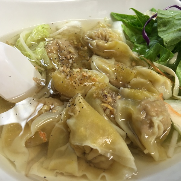 Order Yai's Wonton Soup food online from Yai's Thai Kitchen store, Richmond on bringmethat.com