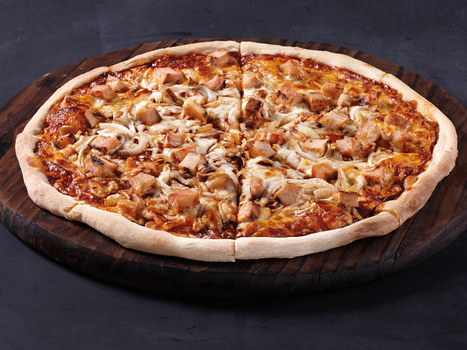 Order BBQ Chicken Pizza food online from Hy-Vee Mealtime store, Robbinsdale on bringmethat.com