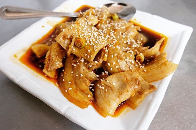 Order 105. Sliced Tender Pork with Garlic Sauce food online from Lao Sze Chuan store, Skokie on bringmethat.com