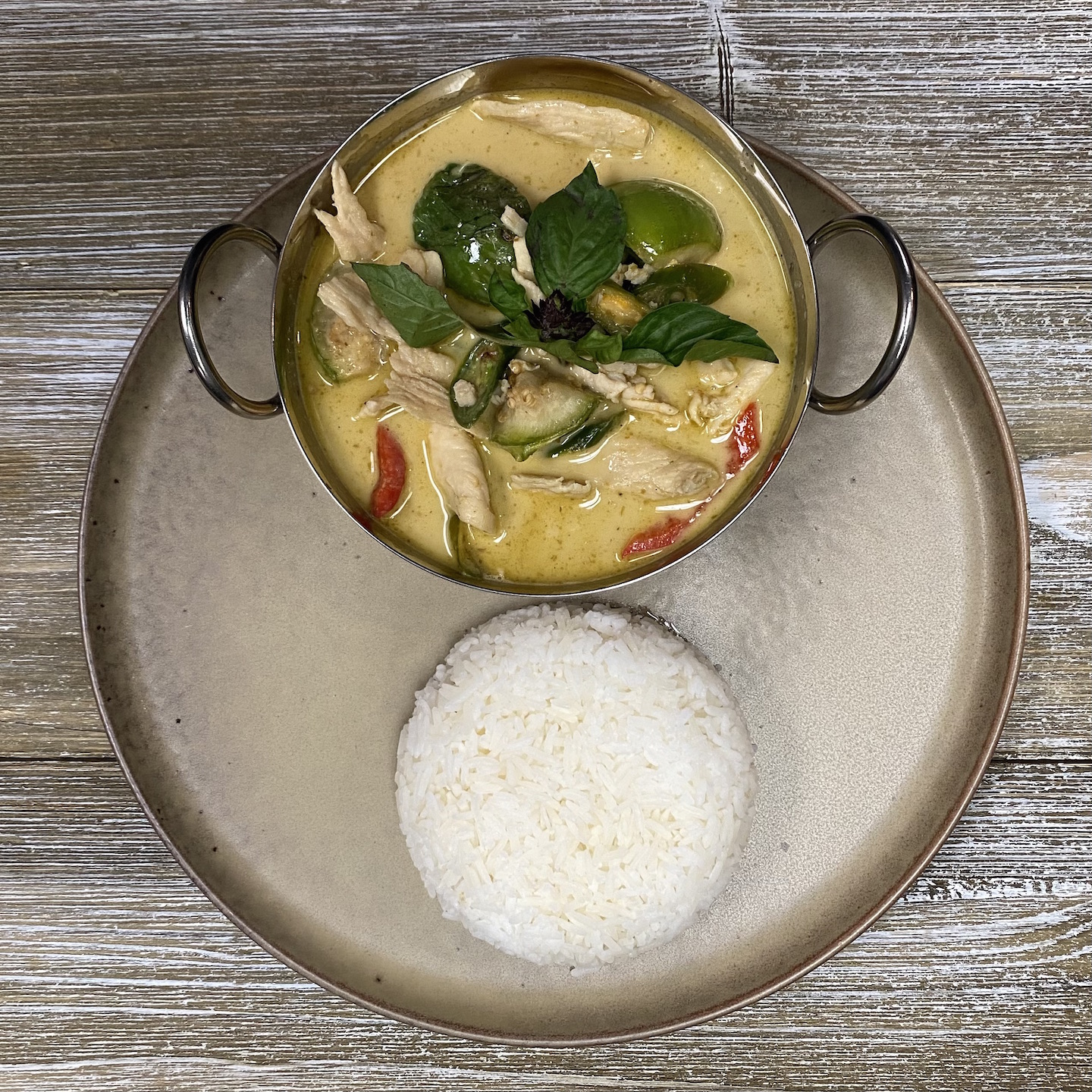 Order Green Curry food online from La Ong Thai Bistro store, Herndon on bringmethat.com