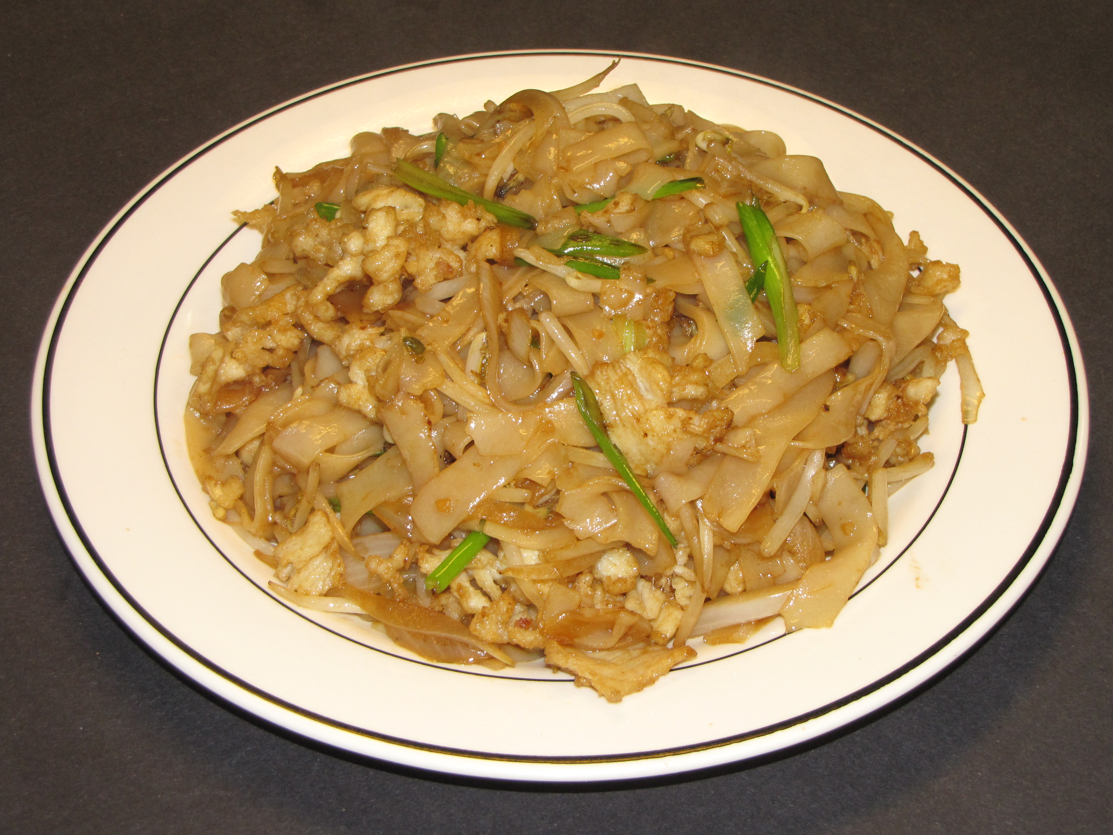 Order 99. Chow Fun Noodle food online from Mandarin Chinese Cuisine store, Covina on bringmethat.com