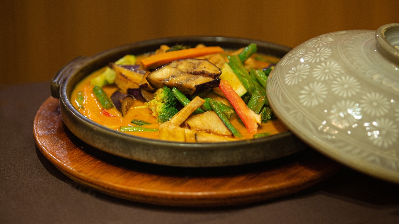 Order Yellow Thai Style Curry Vegetables food online from MoCA Asian Bistro - Queens store, Forest Hills on bringmethat.com