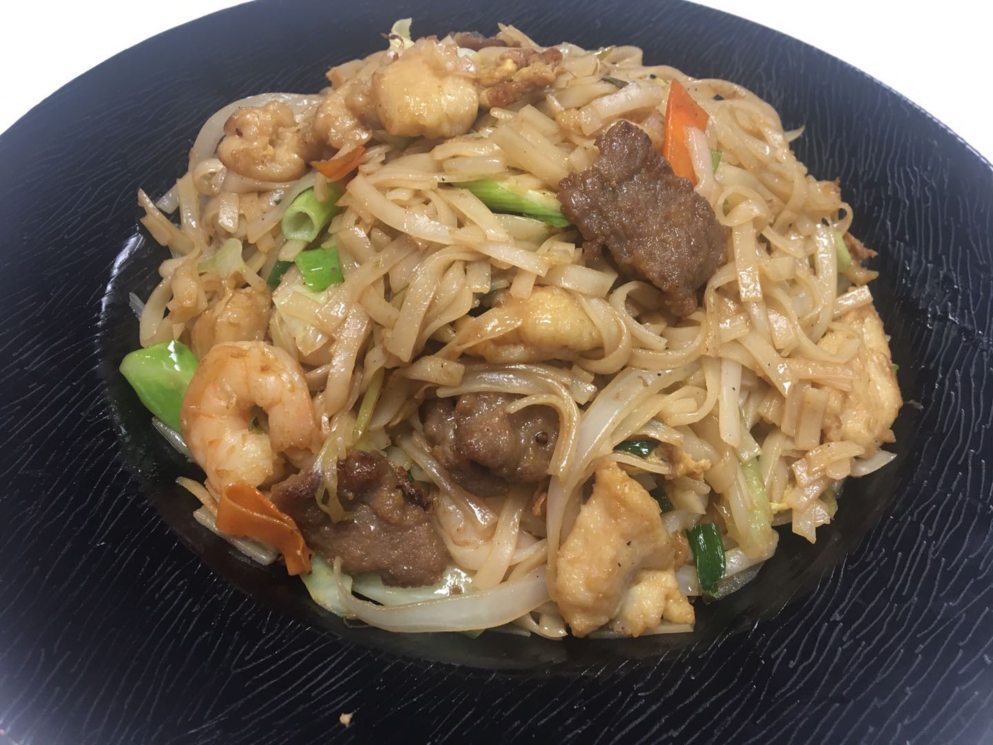 Order 100. House Special Chow Fun Noodle food online from Mandarin Chinese Cuisine store, Covina on bringmethat.com