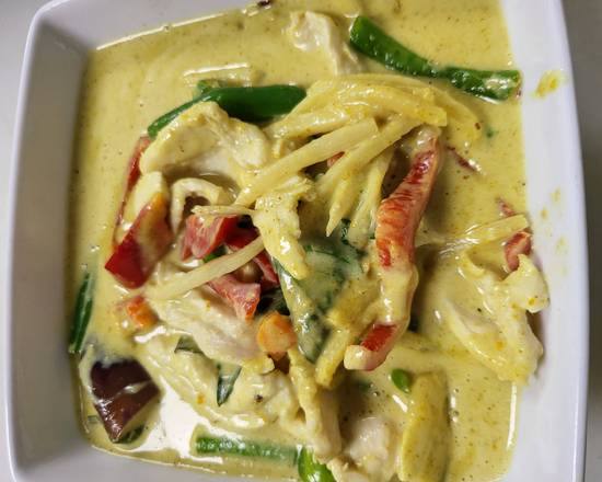 Order 68 Green Curry food online from Suthathip Thai Restaurant store, Anaheim on bringmethat.com