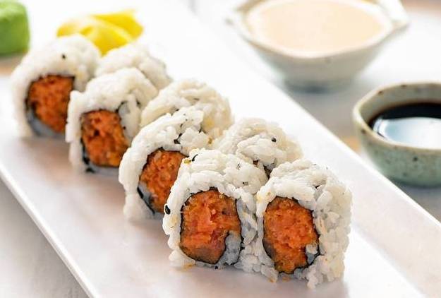 Order Spicy Tuna Roll food online from Sumo Japanese Restaurant store, Wenatchee on bringmethat.com