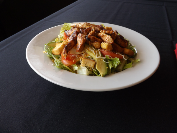 Order Grilled Chicken Salad food online from Lino's Mexican Cuisine store, Bakersfield on bringmethat.com