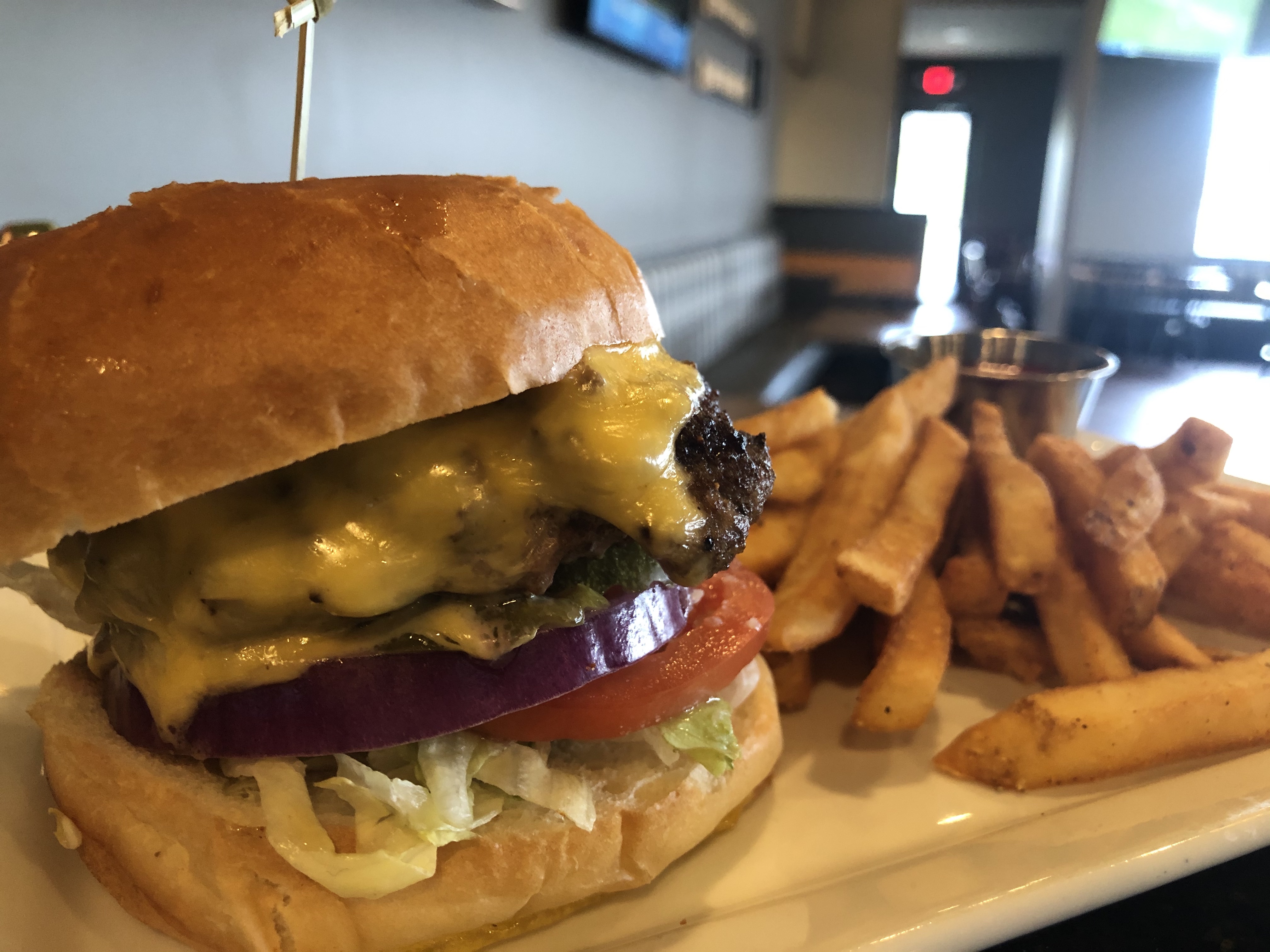 Order Classic Cheeseburger food online from One North Kitchen & Bar store, Jackson on bringmethat.com