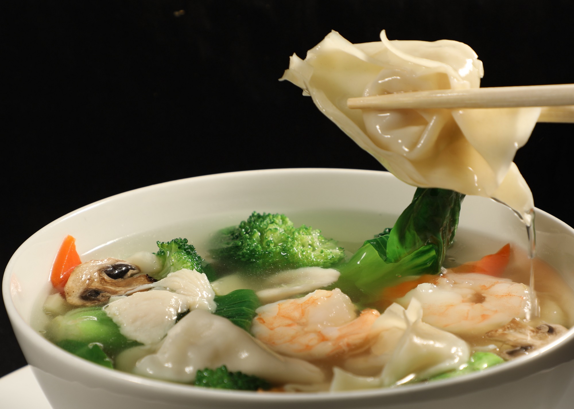 Order 14. Combination Wonton Soup food online from Chef Ming store, Beverly Hills on bringmethat.com