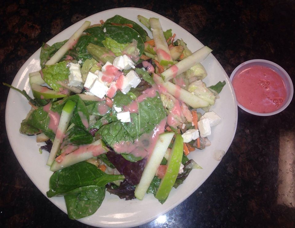 Order Bistro Salad food online from Baldwin Pizzeria store, Parsippany on bringmethat.com