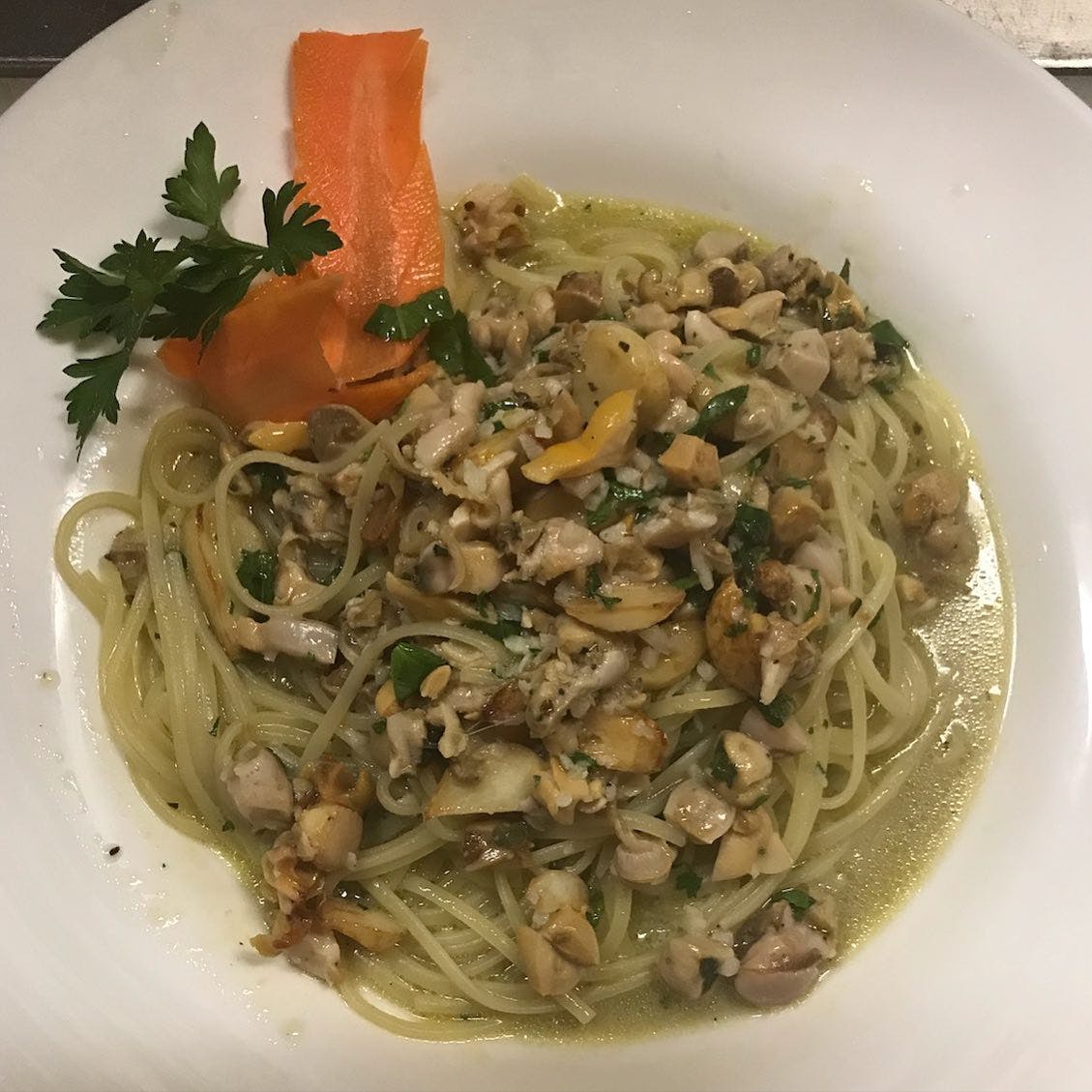 Order Linguine with White Clam Sauce - Gourmet Pastas food online from Armando's Tuscan Grill store, Rivervale on bringmethat.com