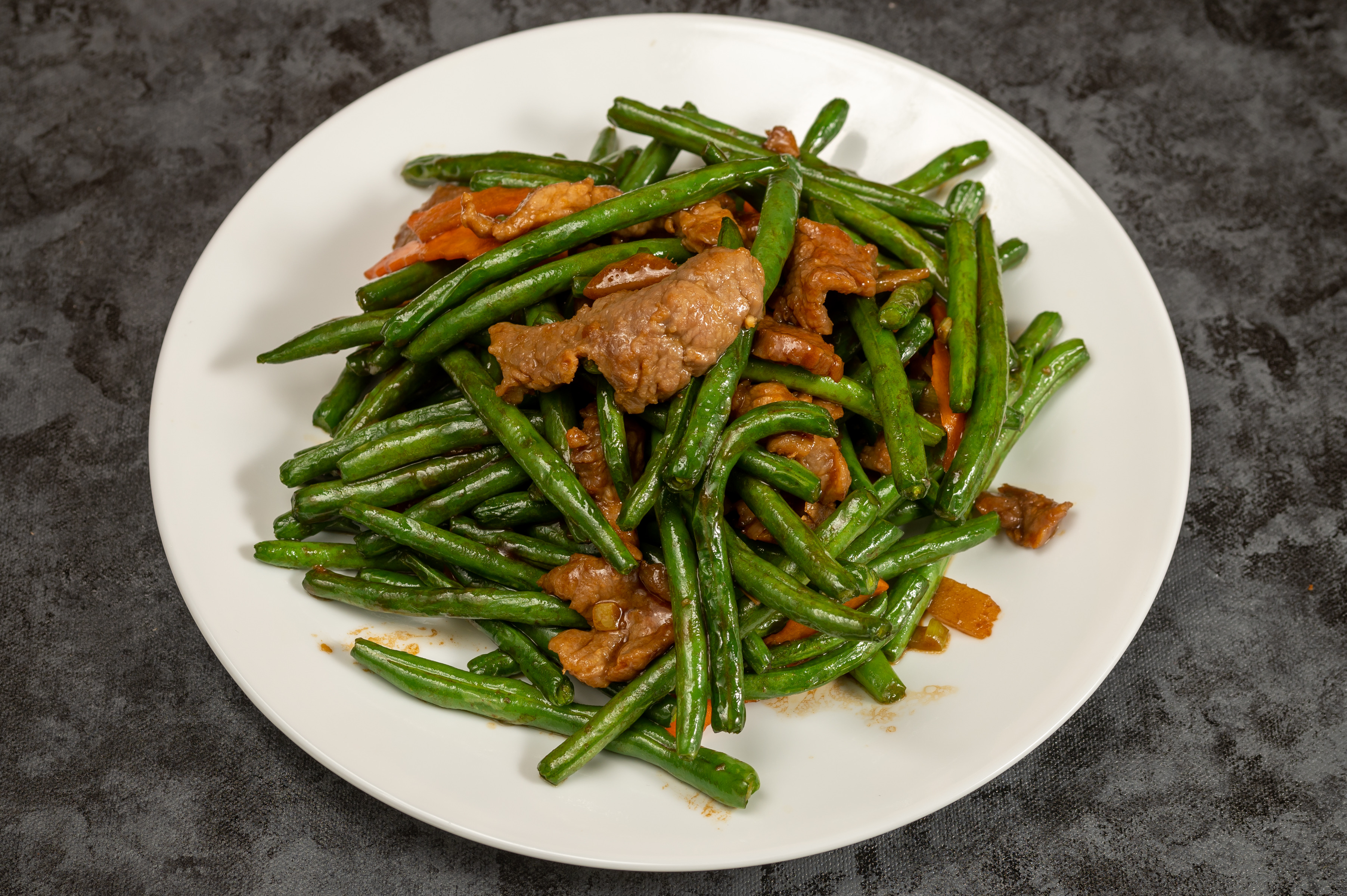 Order 32. Beef with String Beans 四季豆牛 food online from Yen Ching Chinese Restaurant store, Naperville on bringmethat.com