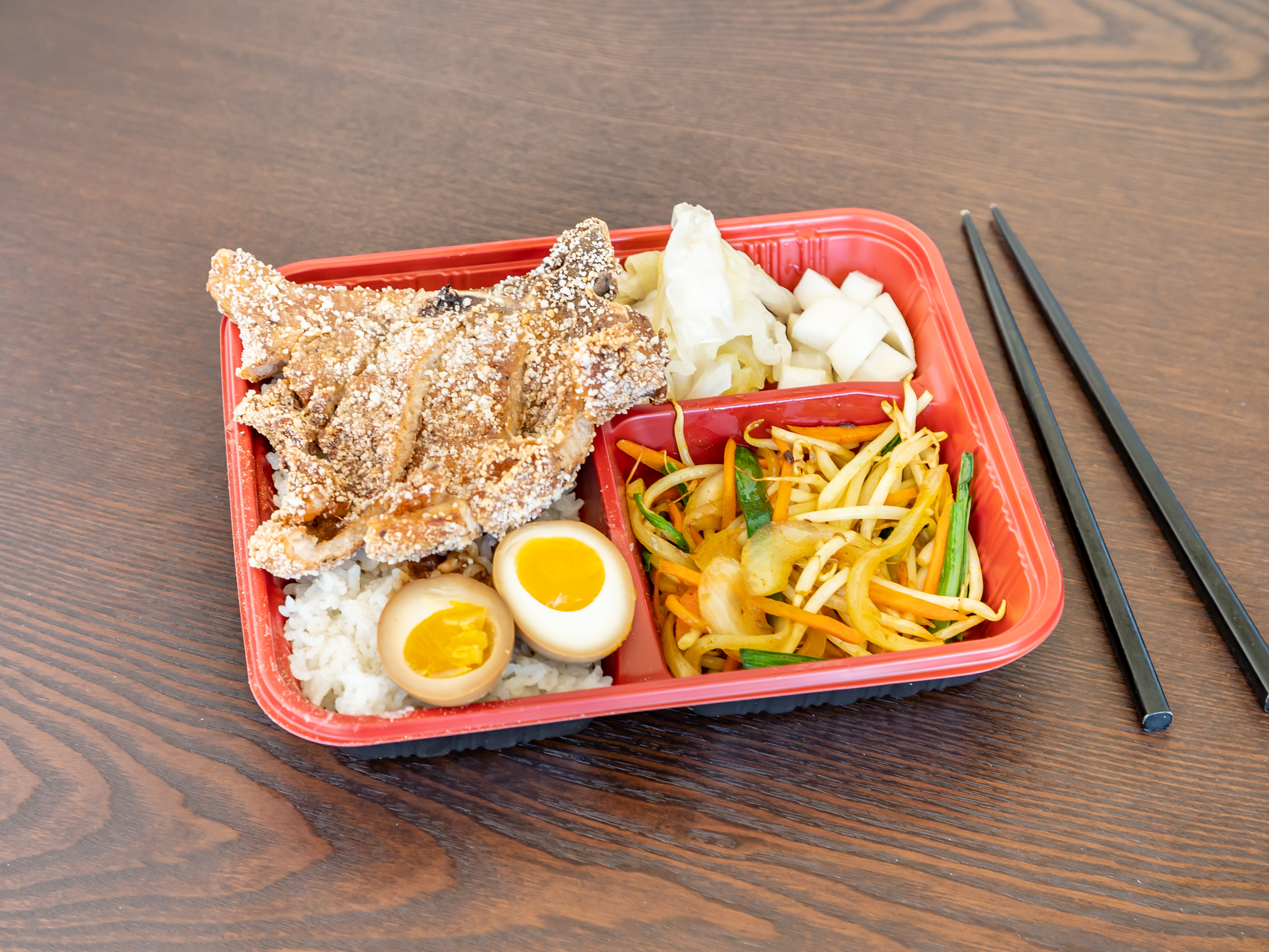 Order House Porkchop Bento Rice 本家排骨飯便當 food online from Umami Bistro store, Rowland Heights on bringmethat.com
