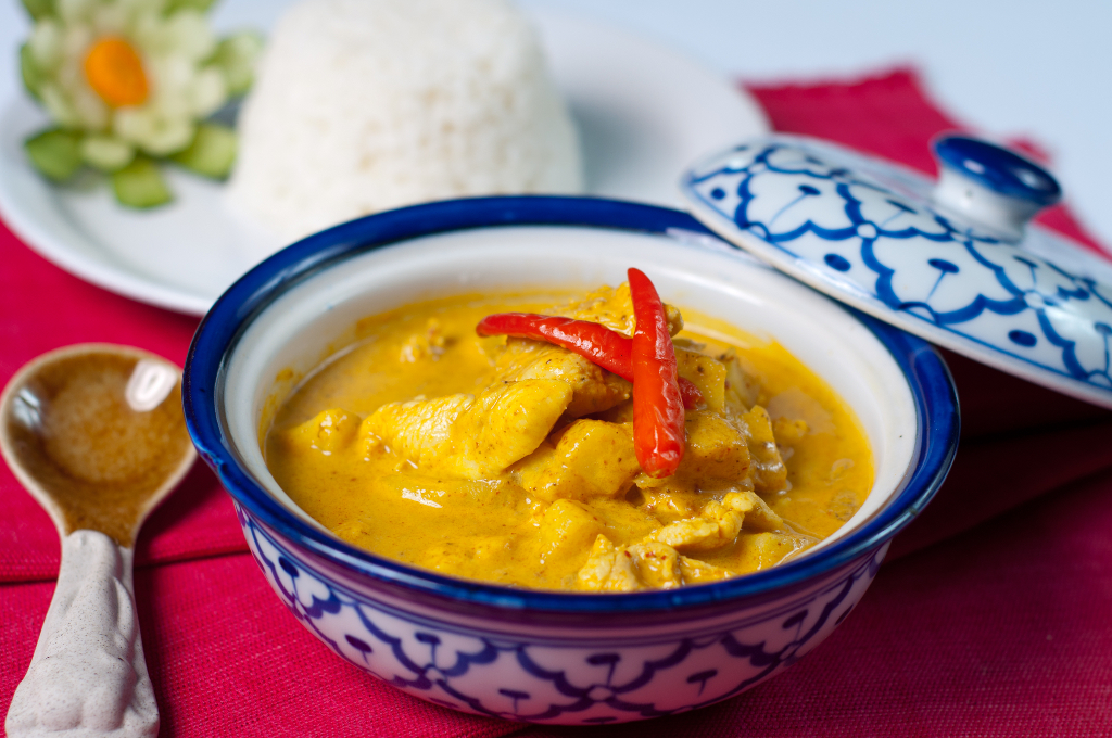 Order Golden Curry food online from Thai Topaz store, San Antonio on bringmethat.com
