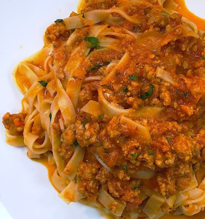 Order Pasta - Tagliatelle Bolognese food online from Tarry Lodge Pizza store, Westport on bringmethat.com