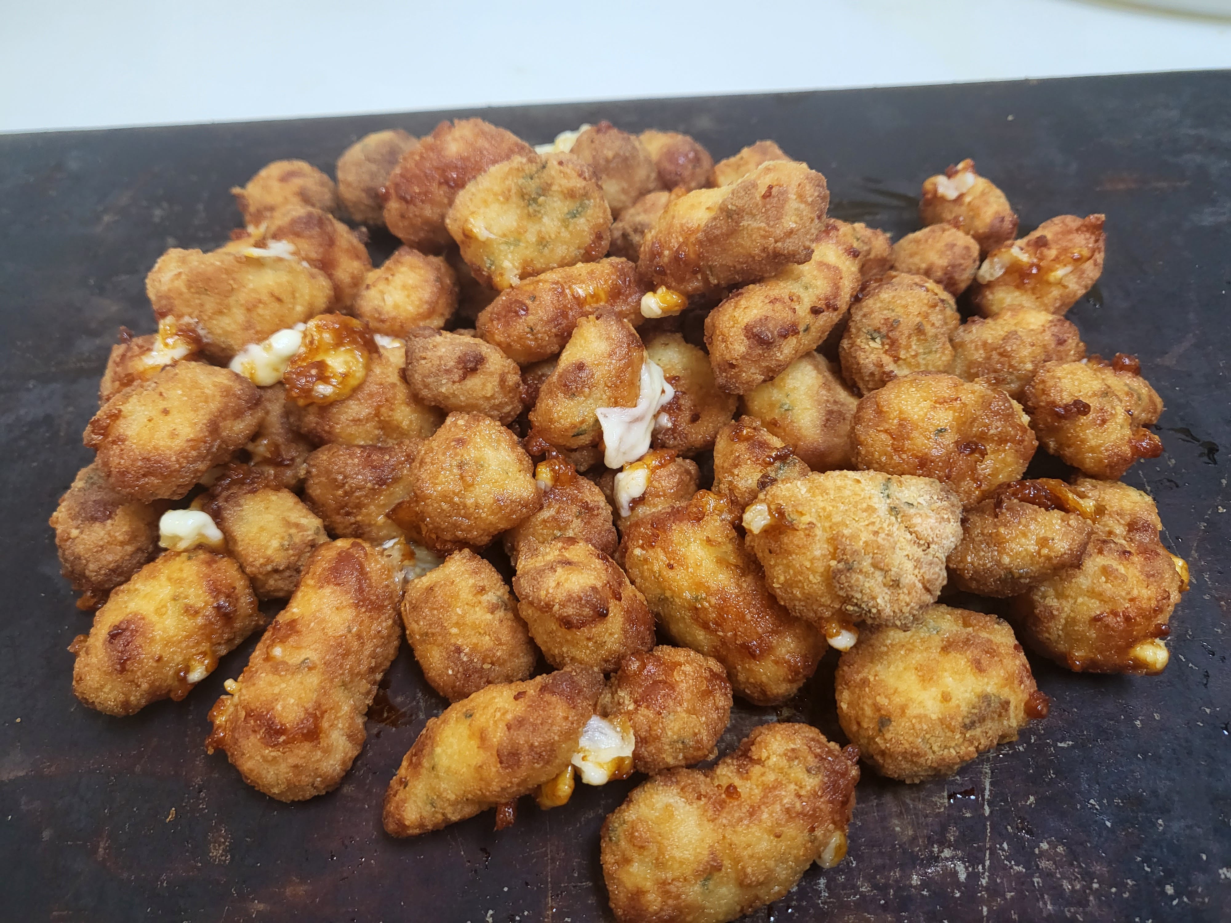 Order Garlic Cheese Curds - 10 Pieces food online from Cavura Pizza store, North Olmsted on bringmethat.com