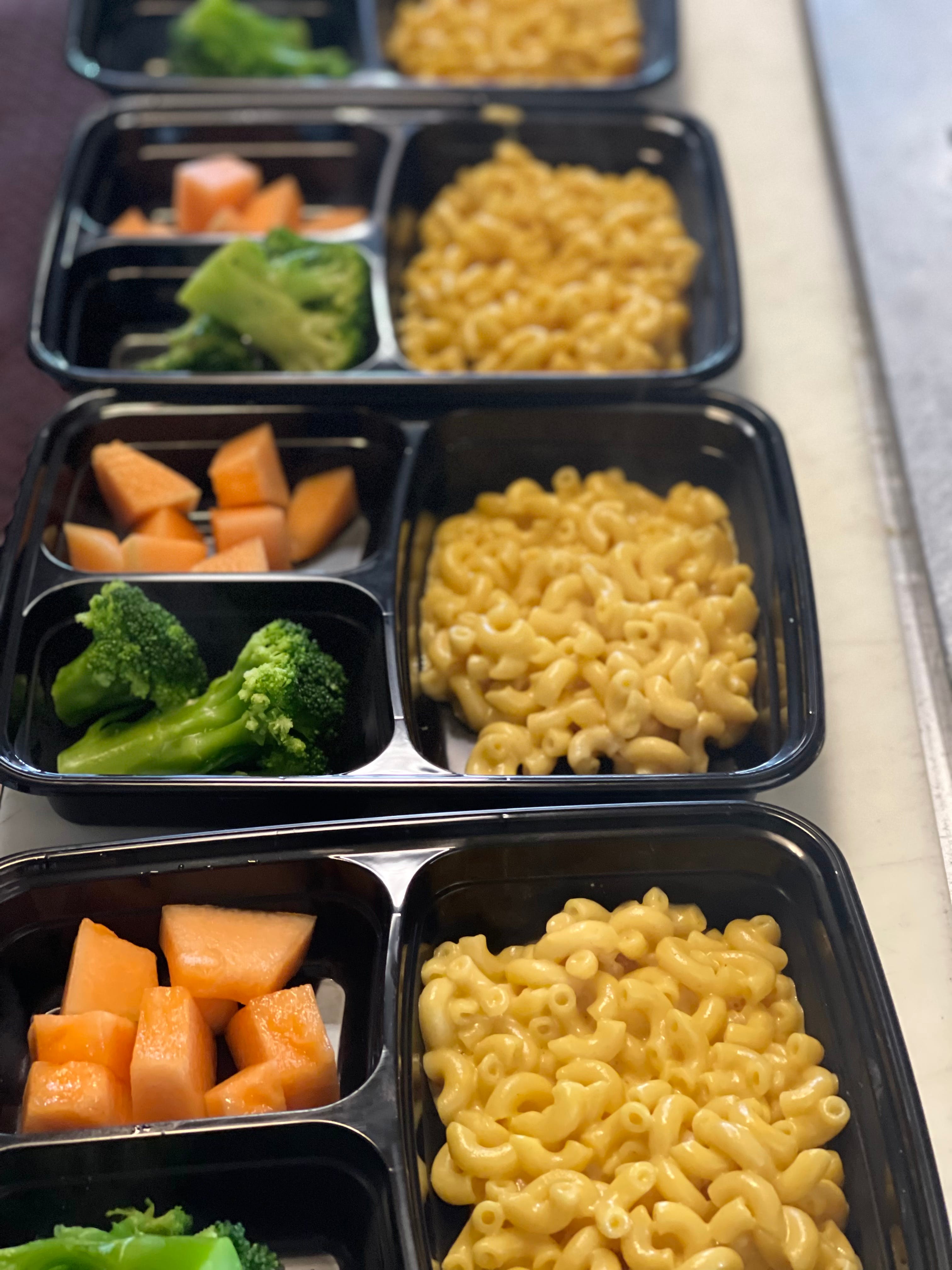 Order Kid's Mac & Cheese, Steam Vegetables, Apples Lunch - Lunch food online from Four Brothers Pizza store, Westport on bringmethat.com