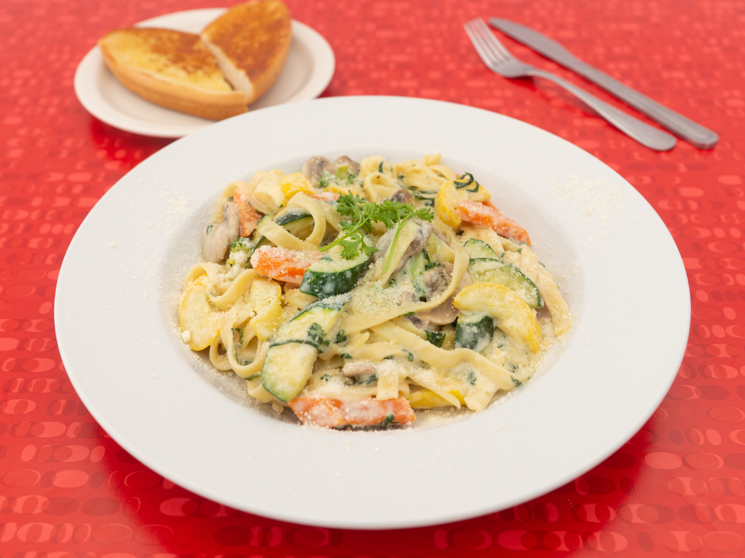 Order Fettuccine with Fresh Veggies food online from Mr D store, Placentia on bringmethat.com