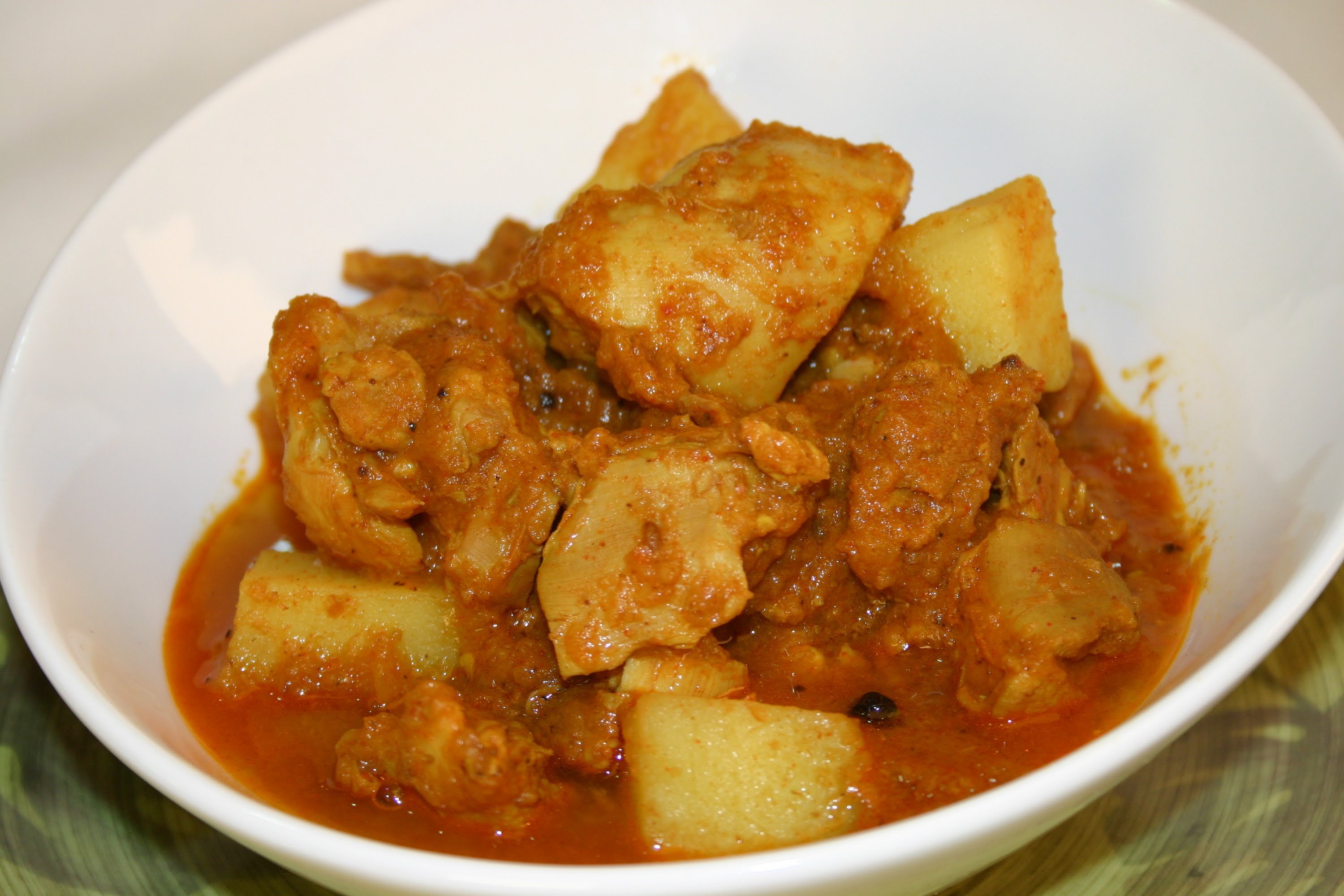 Order Vindaloo Sauce +potato (12-16 oz) food online from The indian kitchen store, West Hollywood on bringmethat.com