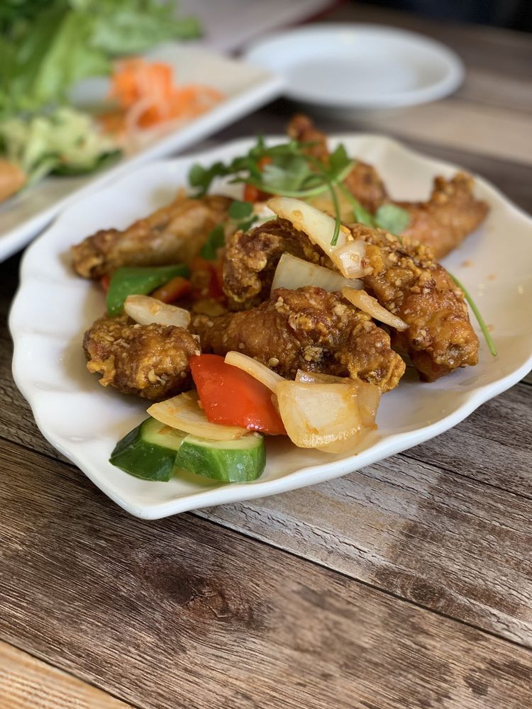 Order K5-Fried Chicken Wings (Canh ga chien) food online from Pho Ph Ha store, Oceanside on bringmethat.com