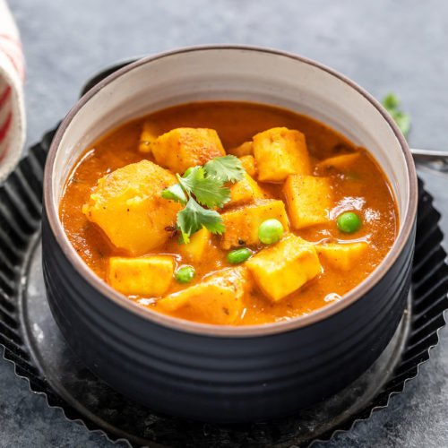 Order Aloo Matar Paneer food online from Saffron Indian Bistro store, Tucson on bringmethat.com