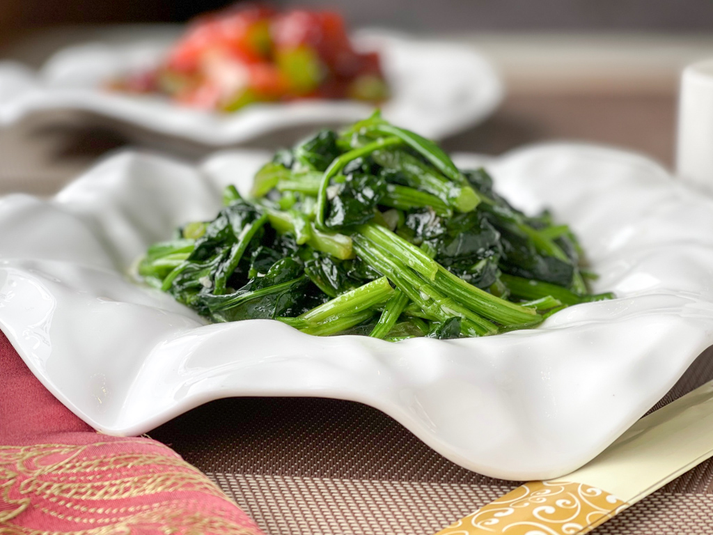 Order Spinach Stir Fry 炒菠菜 food online from Fey Restaurant store, Menlo Park on bringmethat.com